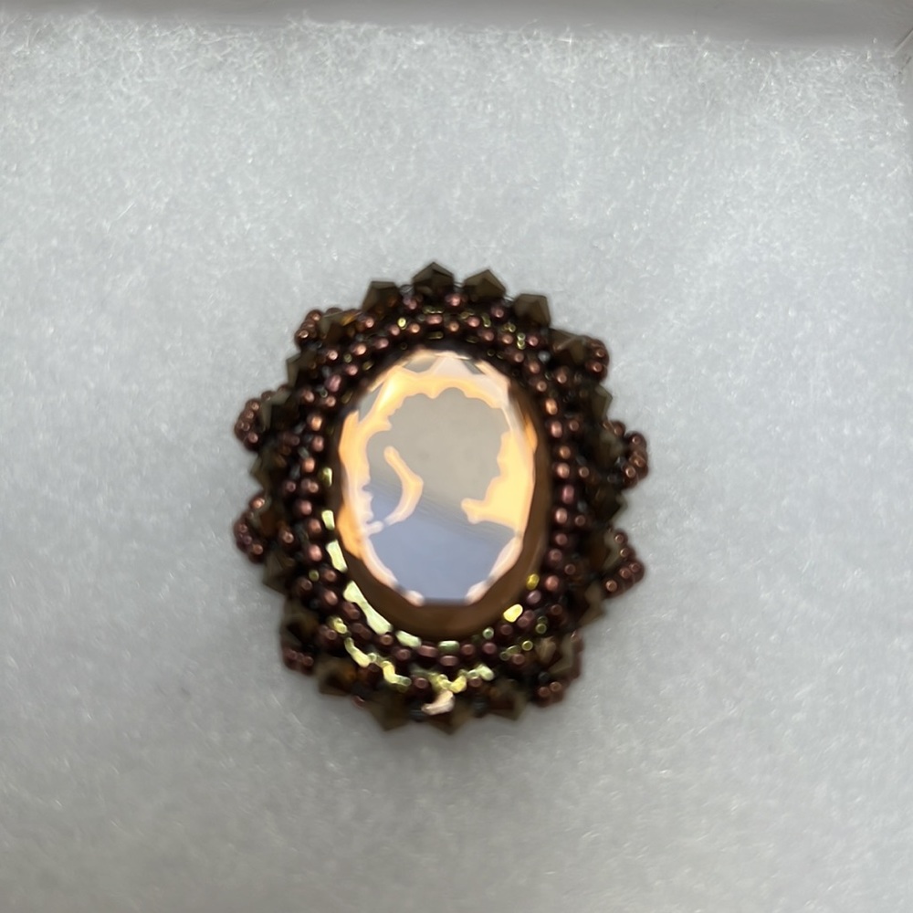 New Brooch - Picture 2 of 3